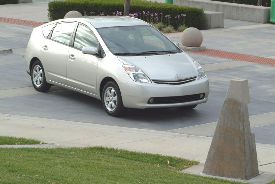  Toyota Prius 2004 года  (фото 23 из 48)